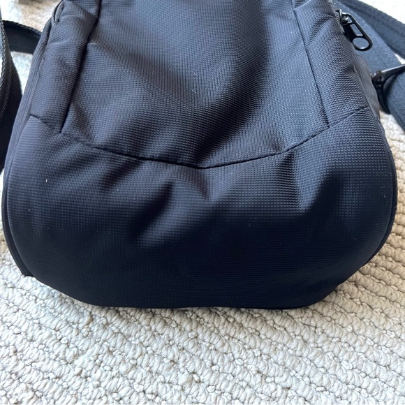 PacSafe Metrosafe LS100 Anti Theft Technology Crossbody Bag - Picture 3 of 14